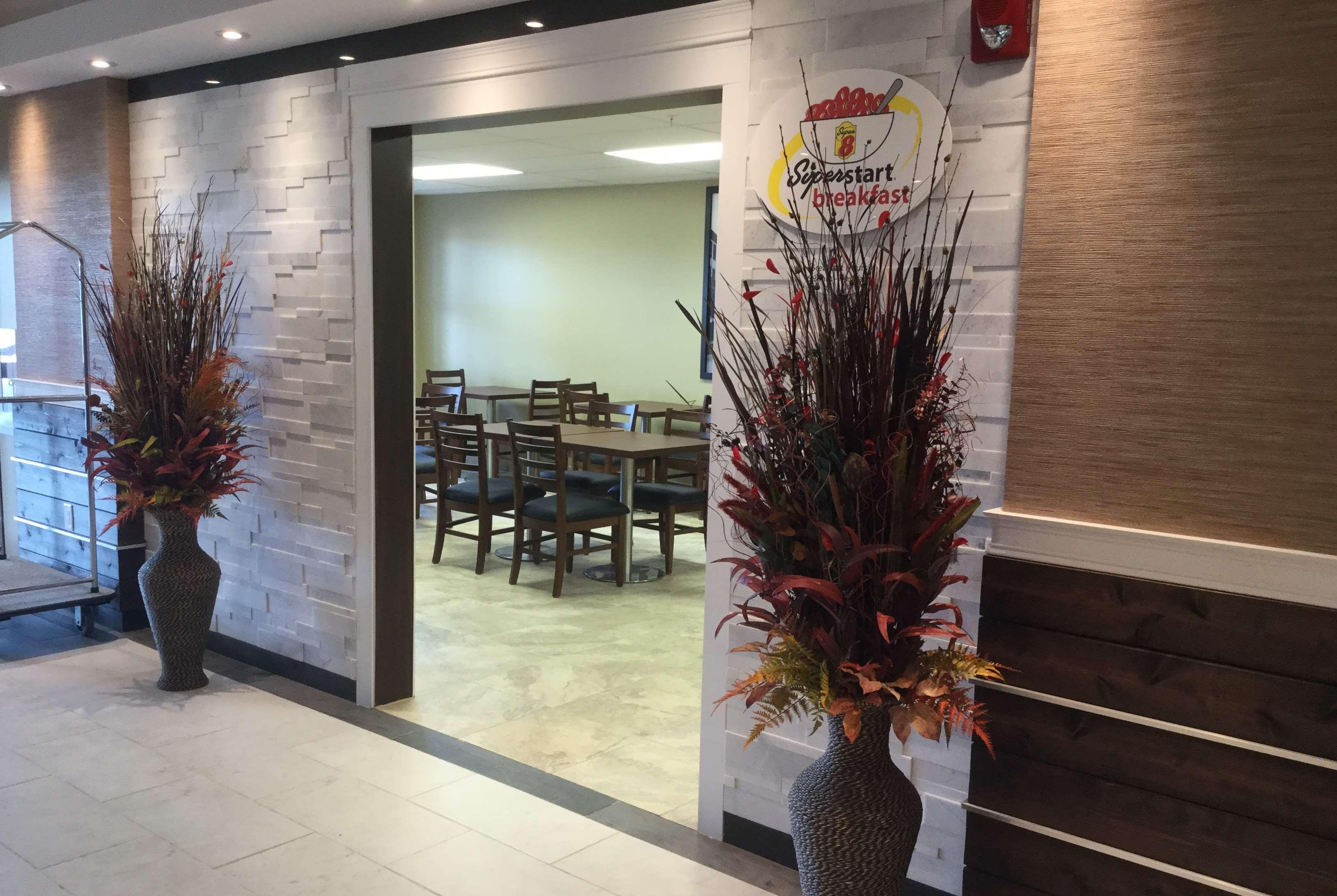 Super 8 By Wyndham Hardisty Hotel Exterior foto