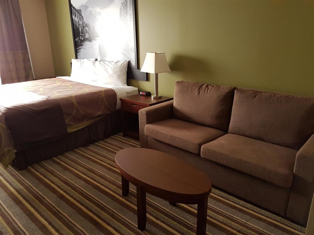 Super 8 By Wyndham Hardisty Hotel Exterior foto
